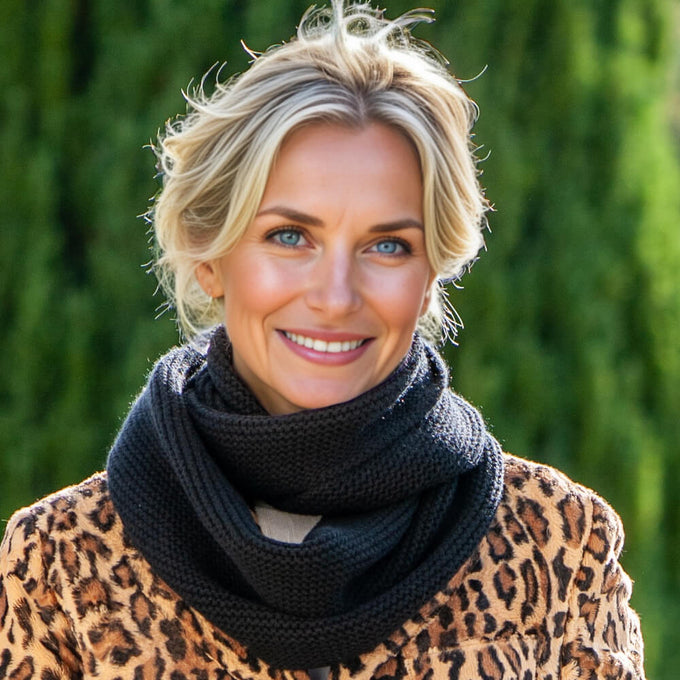 Superluxe Classic Black Italian Cashmere Snood